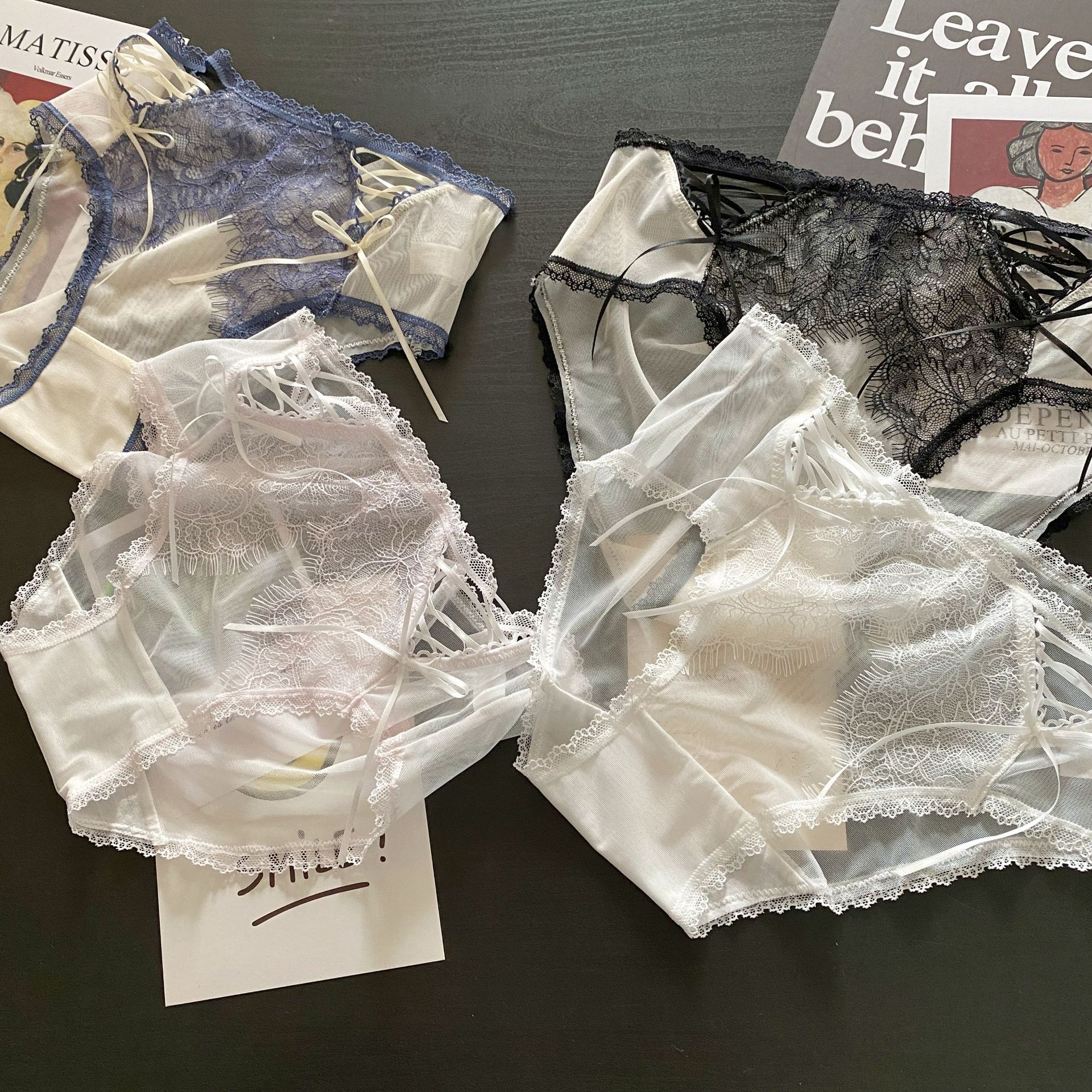 日式睫毛蕾絲前交叉細條緞帶造型軟紗三角褲 (藍色) FREE