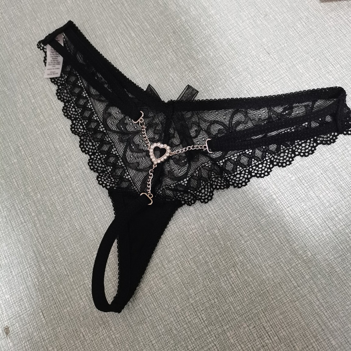 愛心鑽飾蕾絲低腰蕾絲性感丁字褲 (黑色) M-L