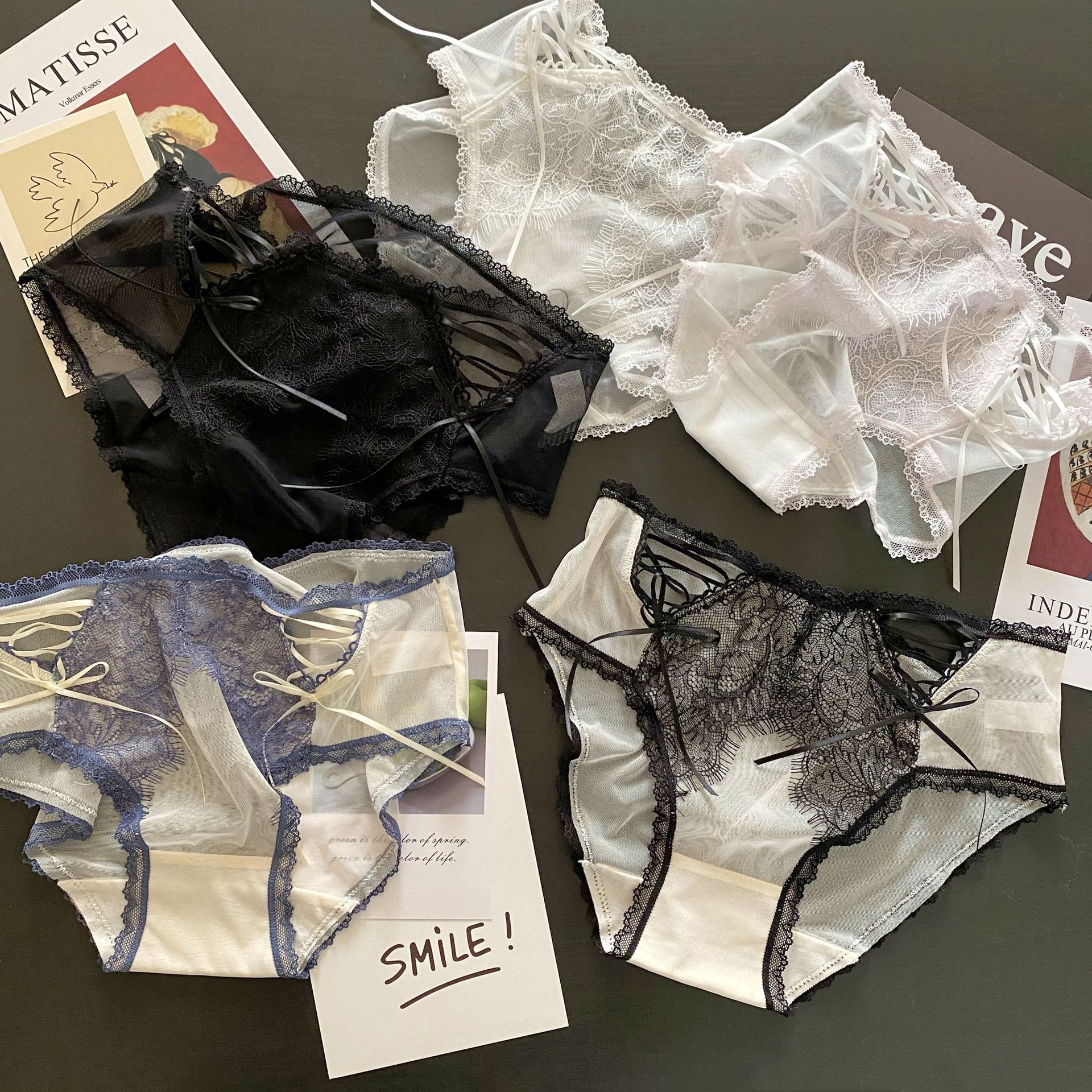 日式睫毛蕾絲前交叉細條緞帶造型軟紗三角褲 (藍色) FREE