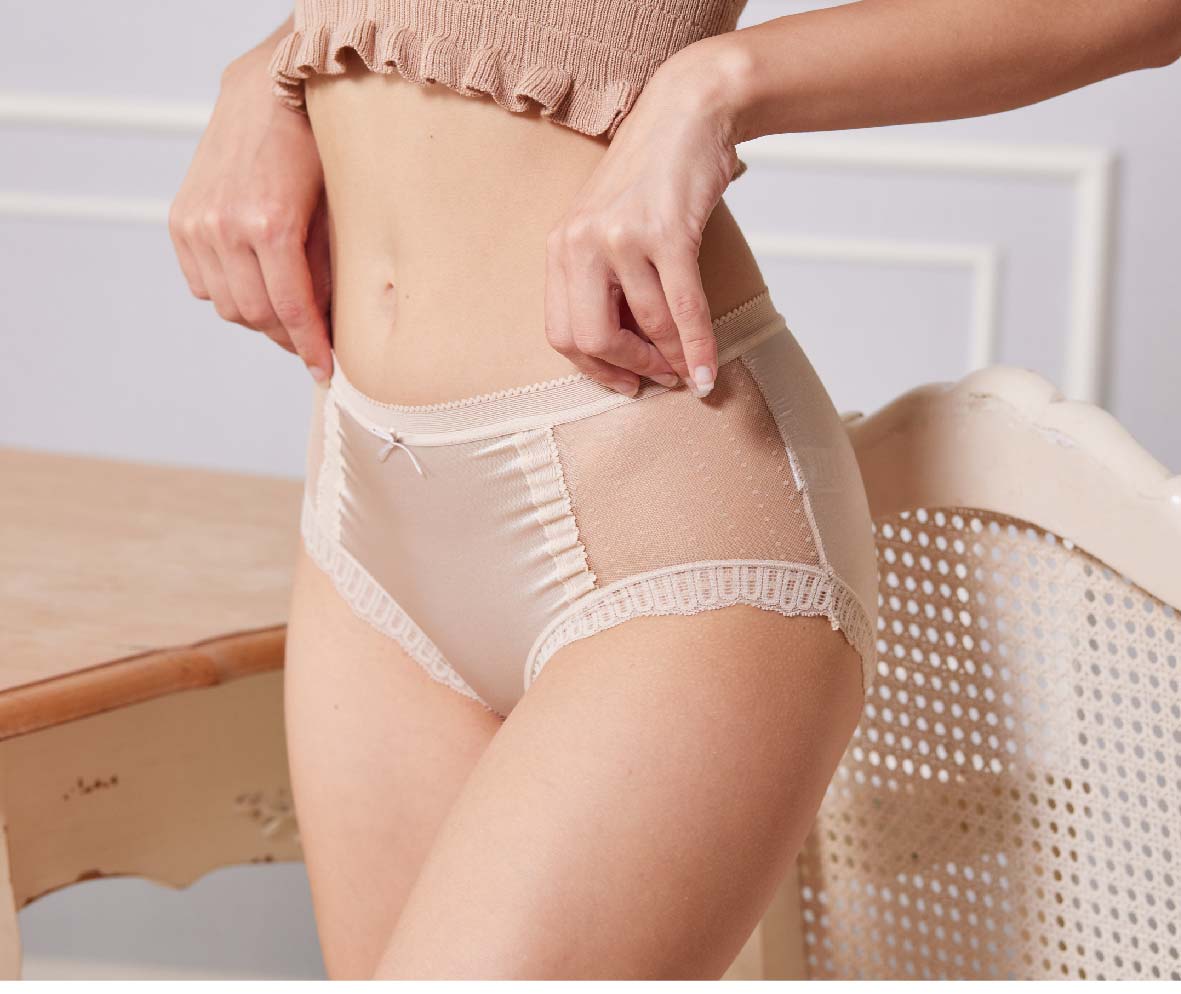 輕奢．絲綢感無痕透氣中腰蕾絲三角褲(黑色)