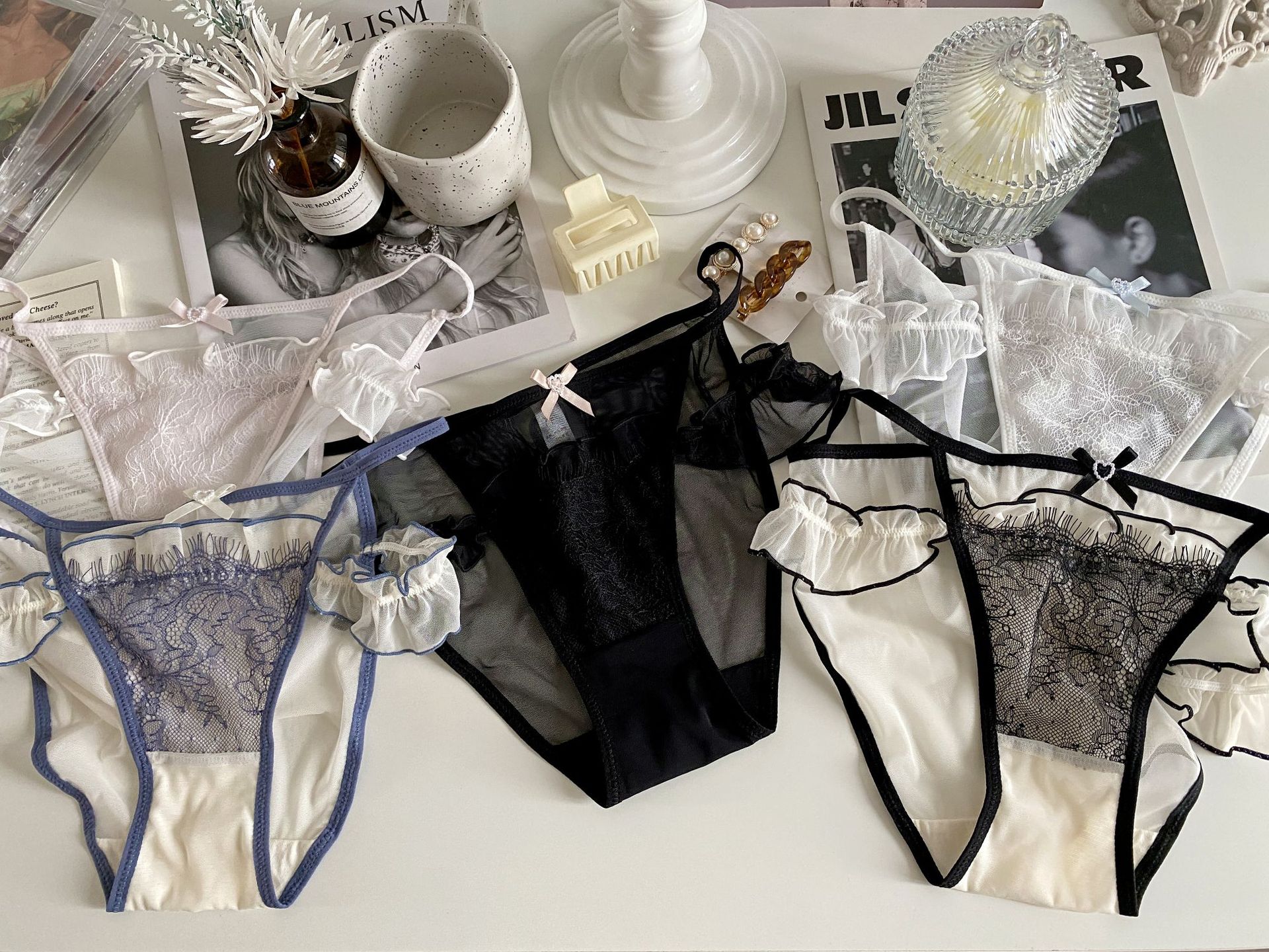 日式睫毛蕾絲軟紗細條三角褲 (藍色) FREE