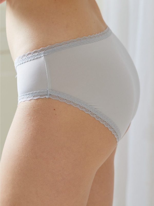 日式小條蕾絲花邊素面絲三角褲 (淺灰色) M-L
