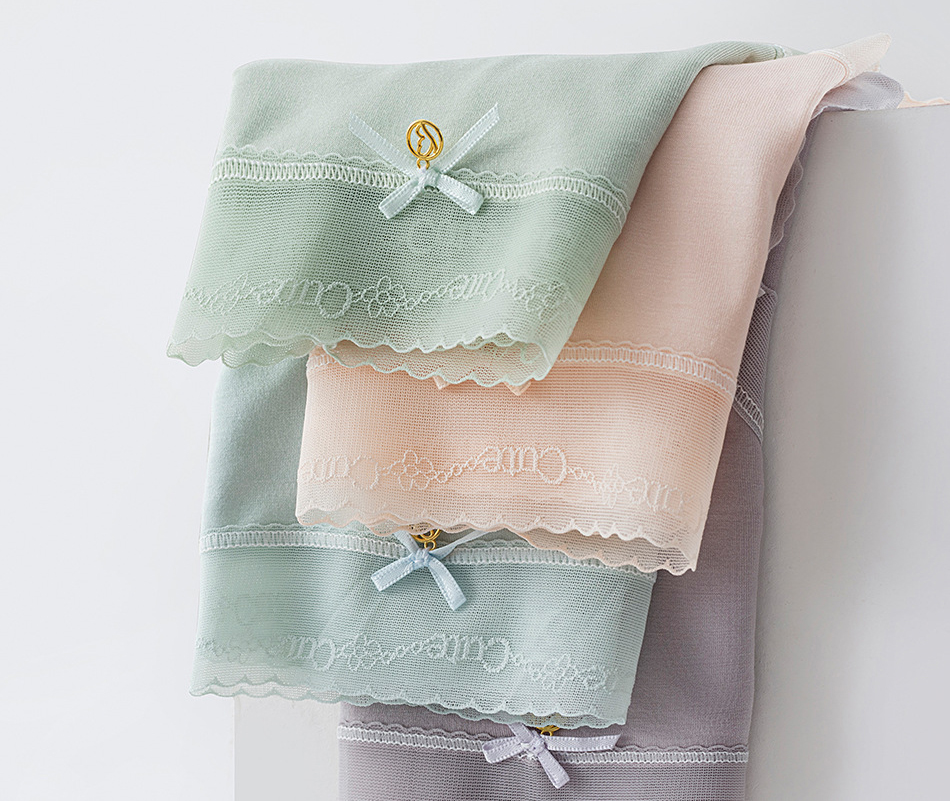 高彈輕柔舒適中腰莫代爾蠶絲褲底三角褲(綠色) FREE