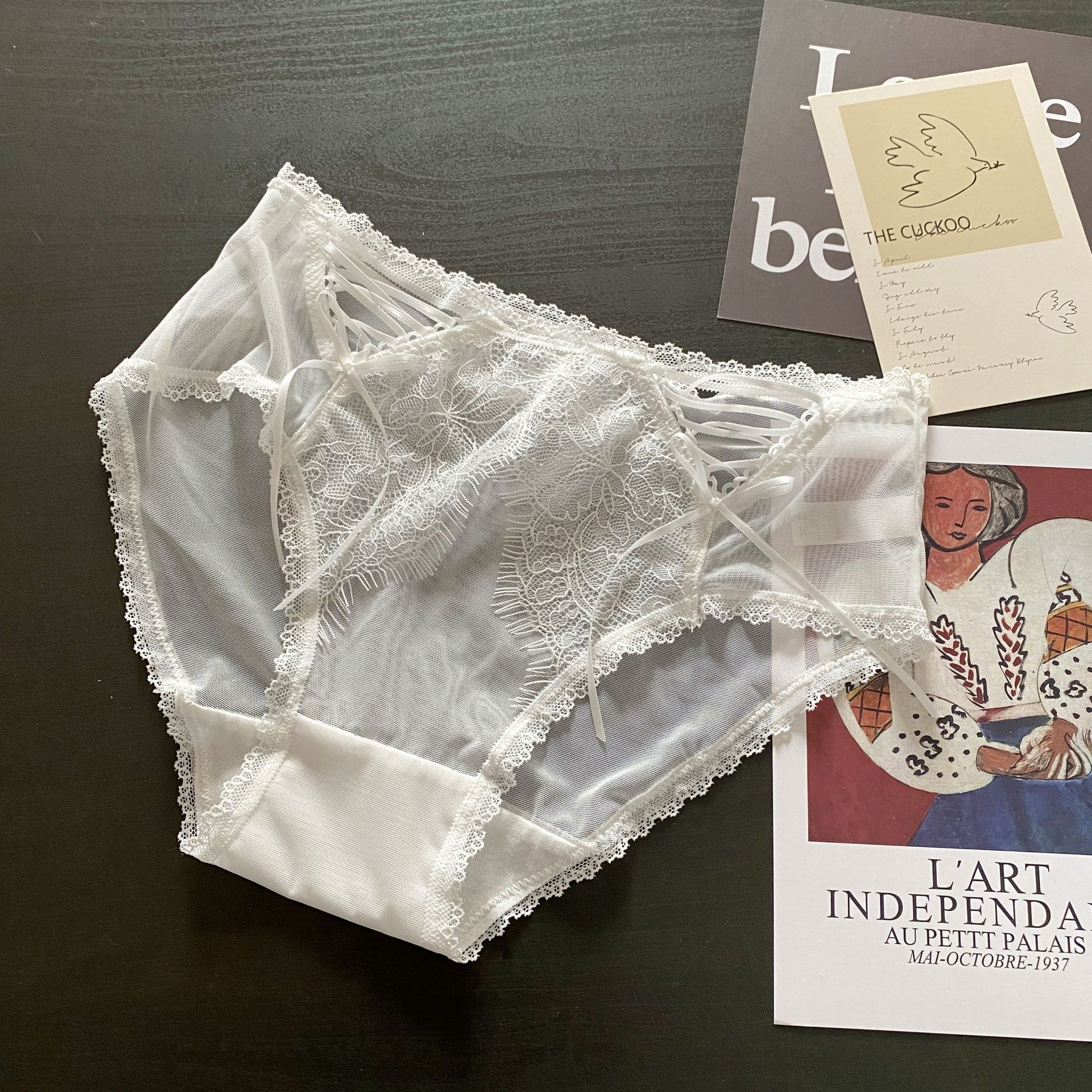 日式睫毛蕾絲前交叉細條緞帶造型軟紗三角褲 (藍色) FREE