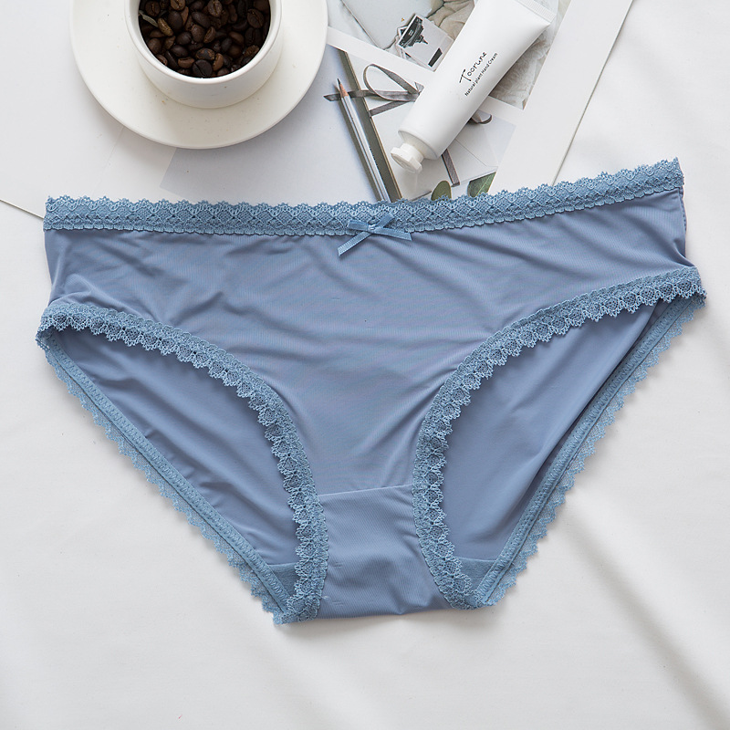 日式小條蕾絲花邊素面絲三角褲 (藍色) M-L