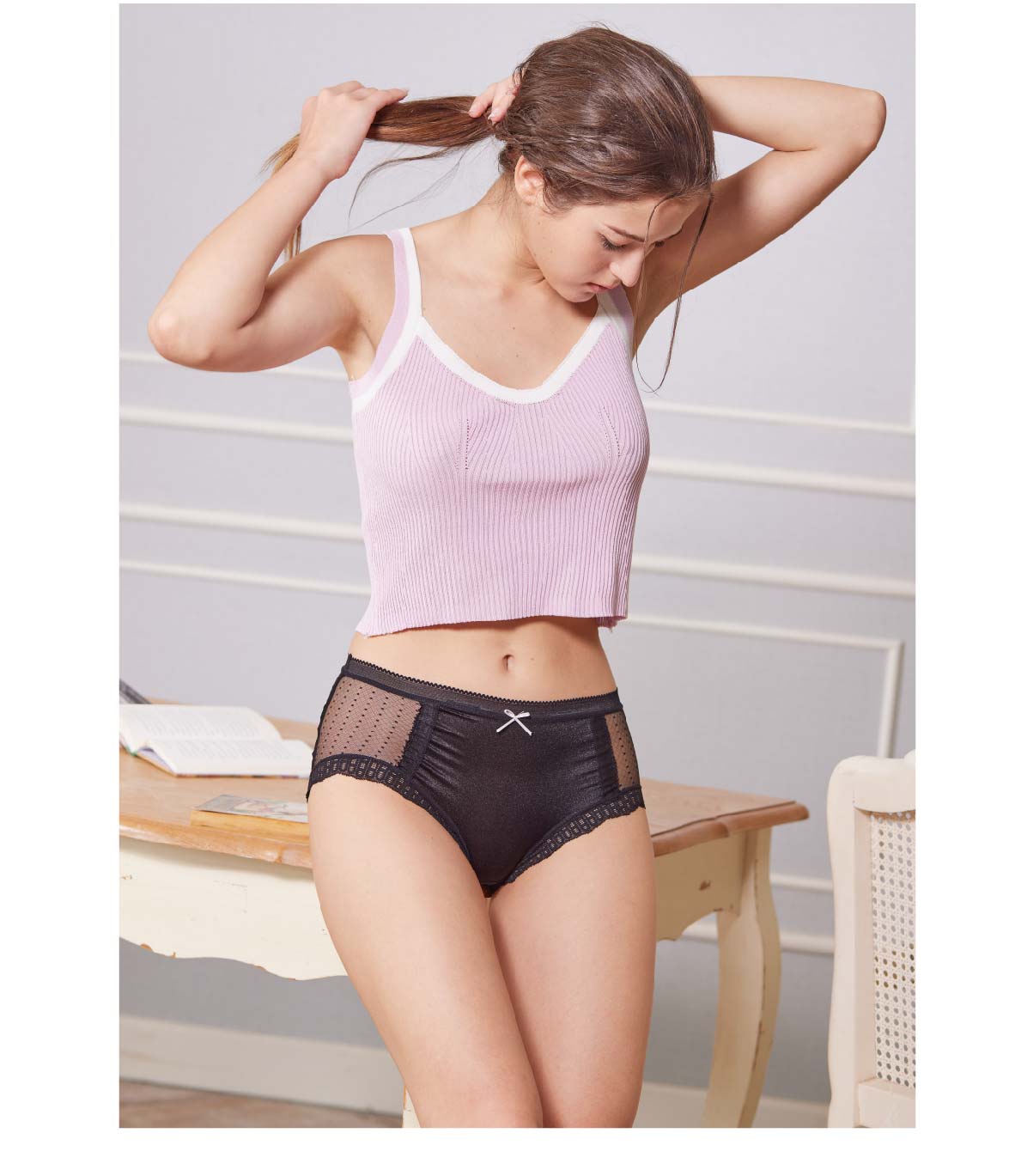 輕奢．絲綢感無痕透氣中腰蕾絲三角褲(灰色)