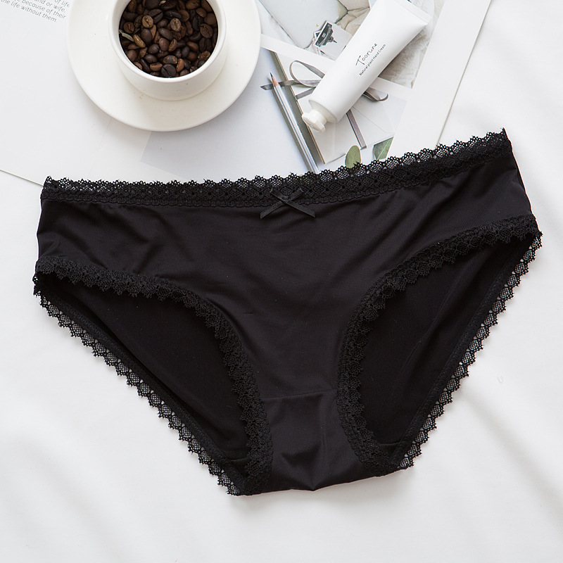 日式小條蕾絲花邊素面絲三角褲 (黑色) M-L