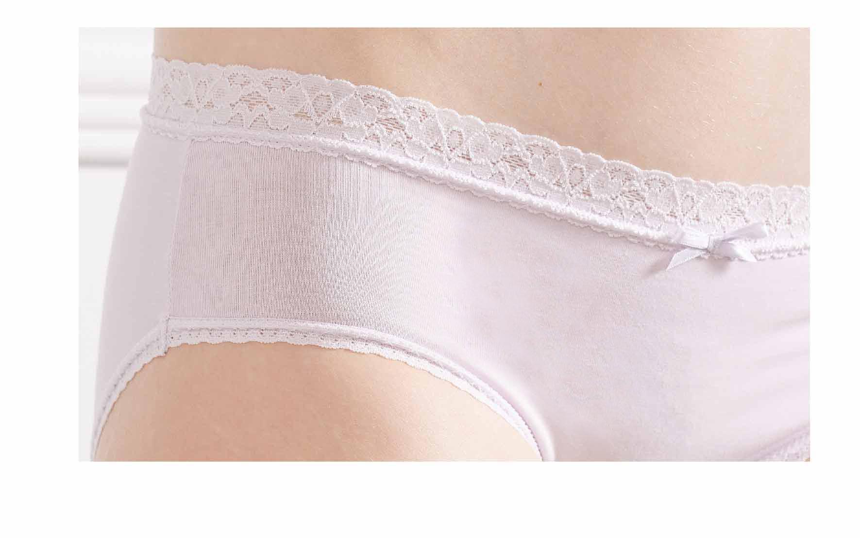 天真素棉質褲腳滾小條蕾絲包臀三角內褲 (藍色)