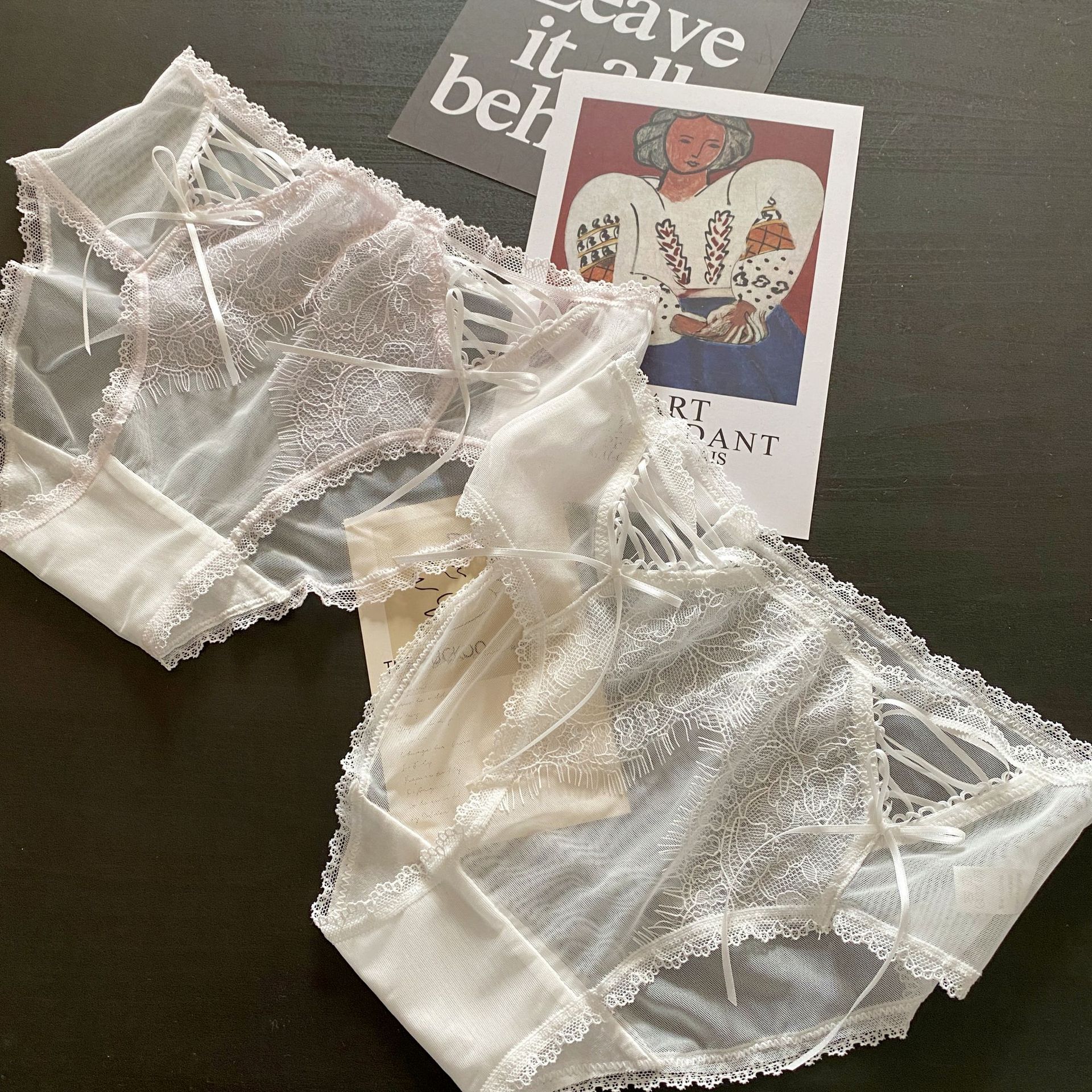 日式睫毛蕾絲前交叉細條緞帶造型軟紗三角褲 (藍色) FREE