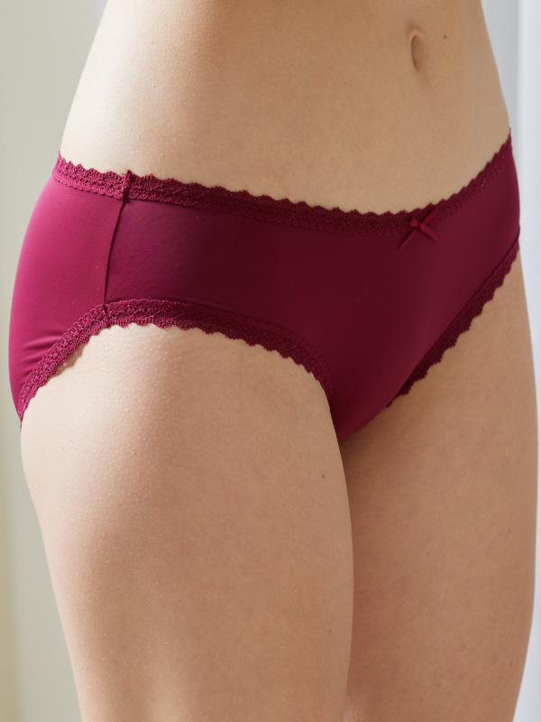 日式小條蕾絲花邊素面絲三角褲 (酒紅色) M-L