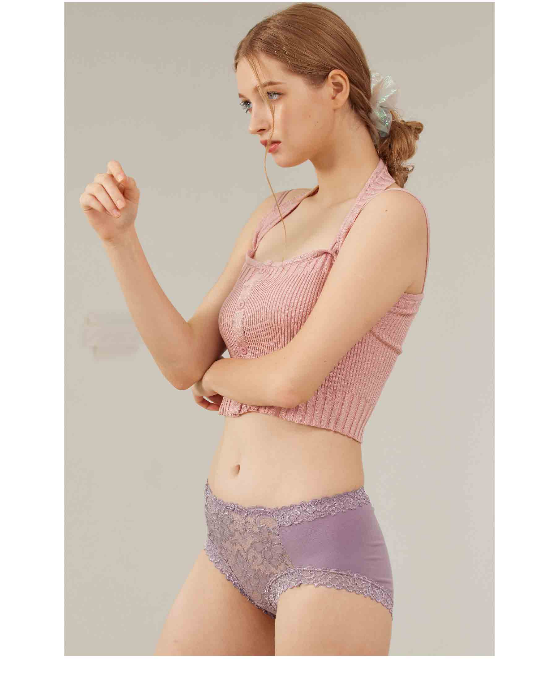 親膚柔感簍空蕾絲蠶絲高級褲 (粉藕色)