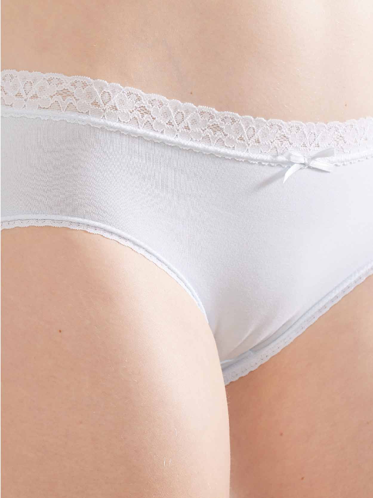 天真素棉質褲腳滾小條蕾絲包臀三角內褲 (淺藍色) M~XL