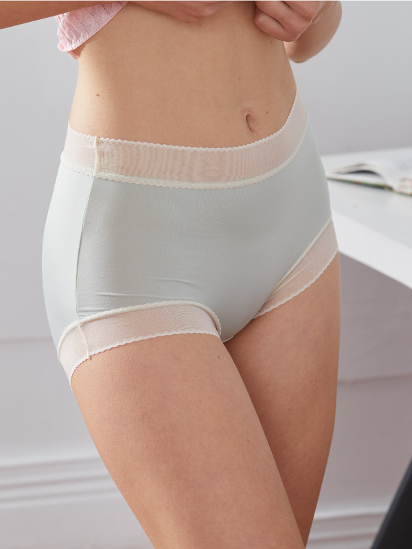 高透氣輕薄抗菌包臀桑蠶絲三角褲 (柔綠色) XL-3XL