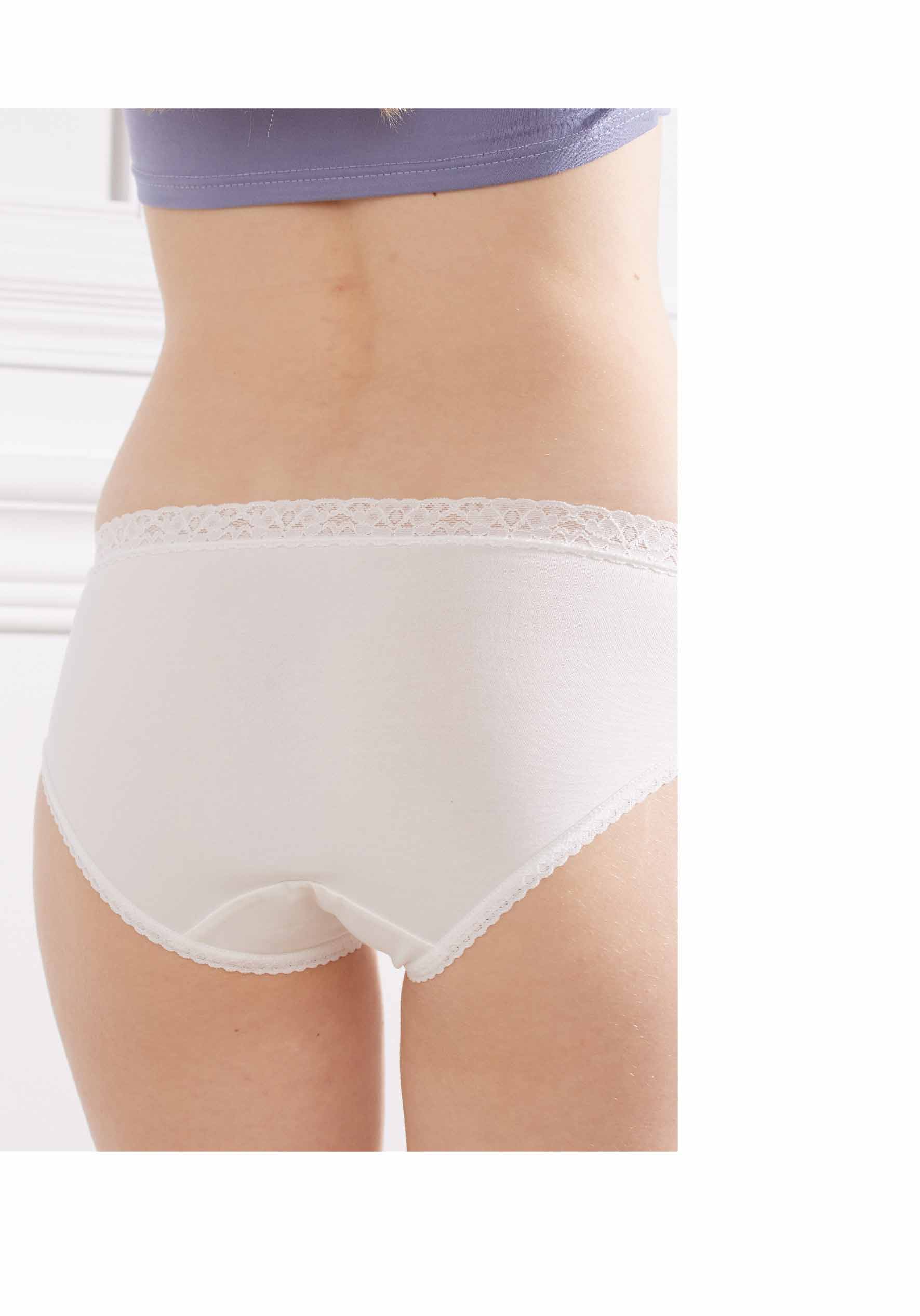 天真素棉質褲腳滾小條蕾絲包臀三角內褲 (藍色)